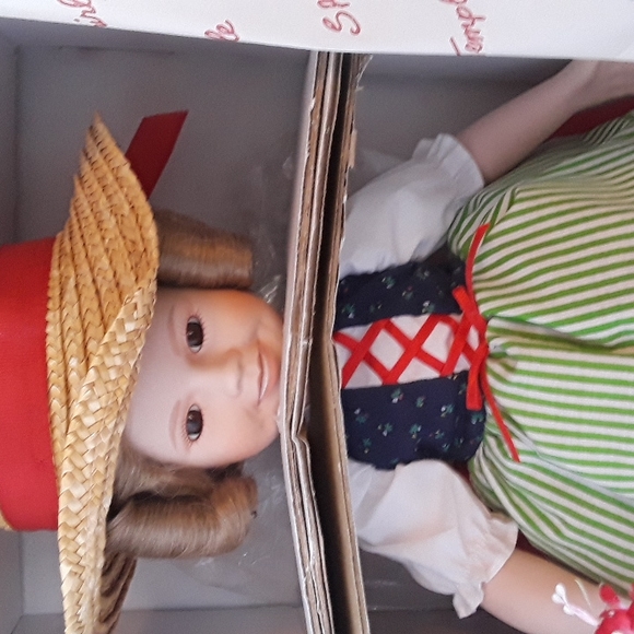 Shirley Temple "Heidi" Doll from Danbury Mint., Silver Screen Dolls - Picture 2 of 11